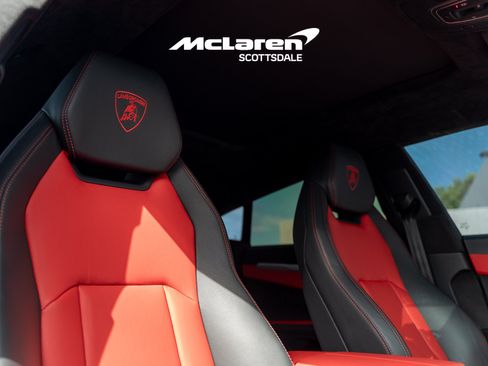 Used 2022 Lamborghini Urus AWD/4WD image 13