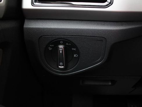 Used 2023 Volkswagen Atlas SE AWD/4WD image 9