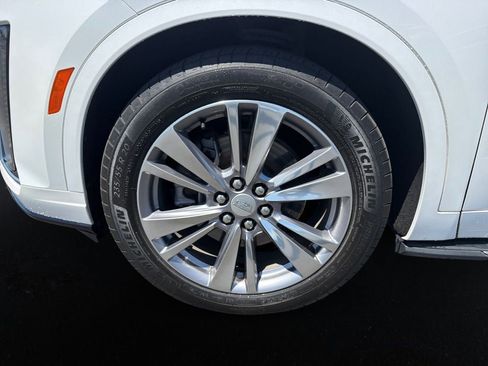 Certified 2024 Cadillac XT6 Premium Luxury FWD image 9