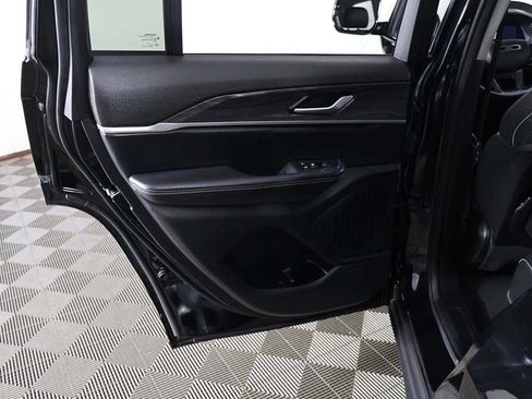 Used 2023 Jeep Grand Cherokee Limited AWD/4WD image 26