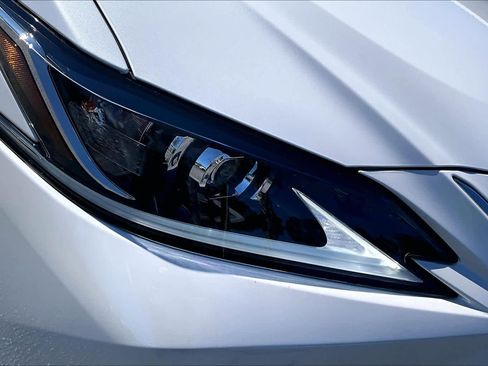 Used 2025 Lexus ES 300h w/ Premium Package image 27