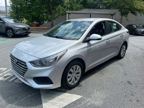 Used 2022 Hyundai Accent SE FWD image 3