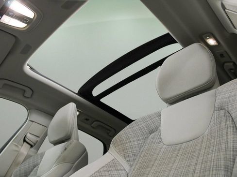 Used 2022 Volvo XC60 B5 Momentum w/ Advanced Package FWD image 41