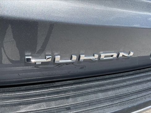 Used 2021 GMC Yukon XL Denali w/ Denali Premium Package image 10