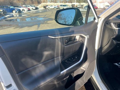 Certified 2022 Toyota RAV4 LE image 19