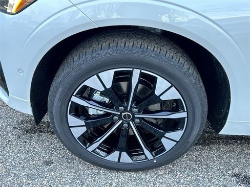 New 2026 Volvo XC60 B5 Plus w/ Protection Package Premier image 8