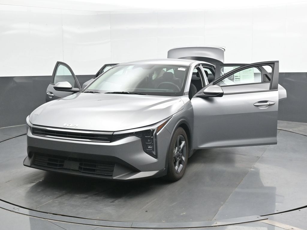 Used 2025 Kia K4 FWD image 45