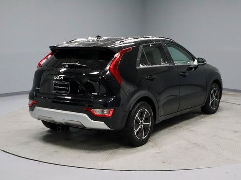 Used 2023 Kia Niro EX image 12