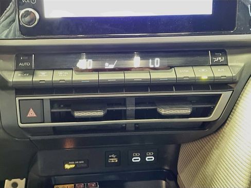Used 2025 Toyota Camry SE FWD image 15