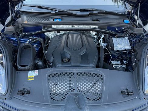 Used 2023 Porsche Macan Turbo image 7