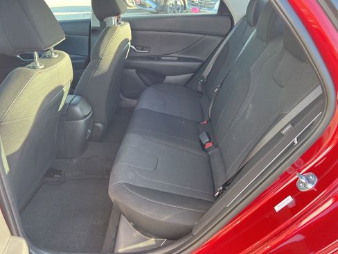 Used 2025 Hyundai Elantra SE image 11