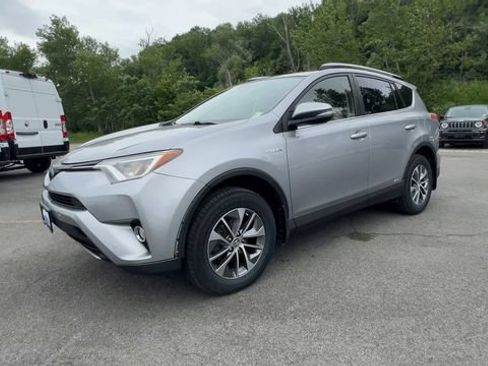 Used 2018 Toyota RAV4 XLE w/ Convenience Package AWD/4WD image 4