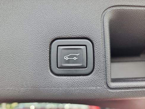Certified 2022 GMC Terrain SLT w/ Infotainment Package II AWD/4WD image 34