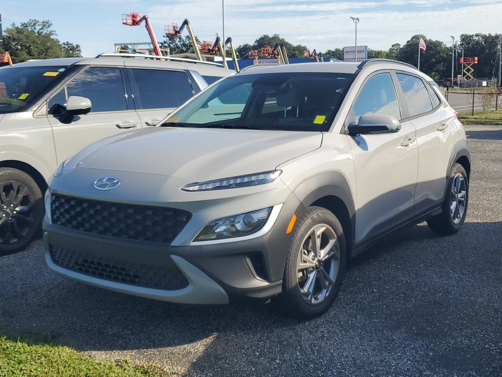 Used 2022 Hyundai Kona SEL FWD image 2