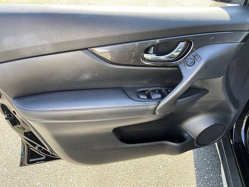 Used 2018 Nissan Rogue S FWD image 9
