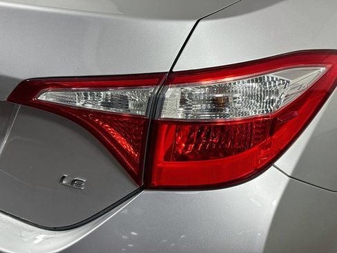 Used 2015 Toyota Corolla LE FWD image 30