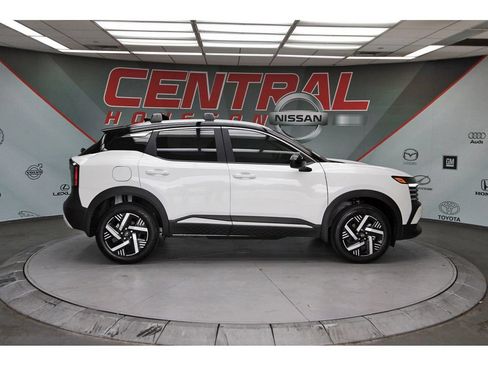 New 2026 Nissan Kicks SV w/ Charging Package FWD image 5