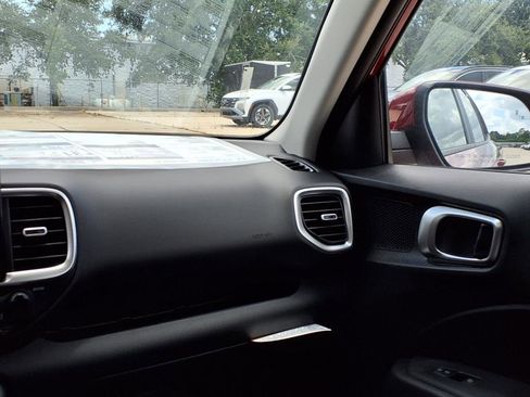 New 2025 Hyundai Venue SEL image 18