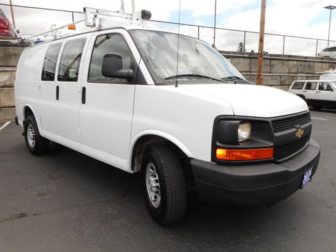 Used 2016 Chevrolet Express 2500 RWD image 1