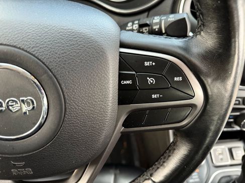 Used 2019 Jeep Cherokee Latitude Plus w/ Cold Weather Group image 19