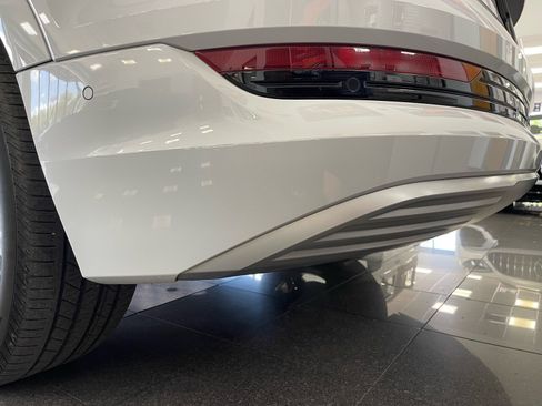 Used 2023 Audi e-tron Premium Plus w/ Premium Plus Package AWD/4WD image 16