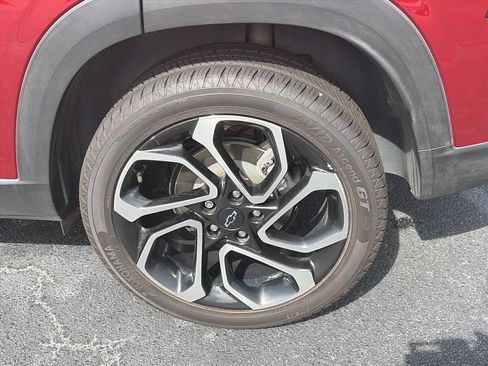 Used 2024 Chevrolet Trax RS w/ Sunroof Package FWD image 33