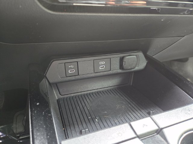 Used 2024 Toyota Prius Prime FWD image 15