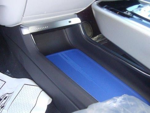 New 2025 Cadillac Lyriq Luxury w/ LPO, Bronce Accent Package image 12