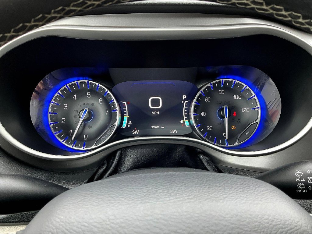 Used 2024 Chrysler Pacifica Touring-L FWD image 16
