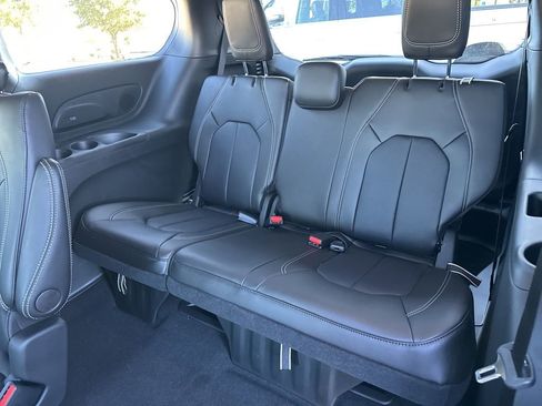 New 2026 Chrysler Pacifica Select image 46