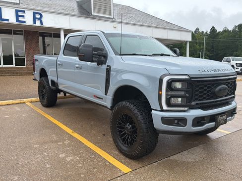 Used 2026 Ford F250 Lariat w/ Black Appearance Package AWD/4WD image 2