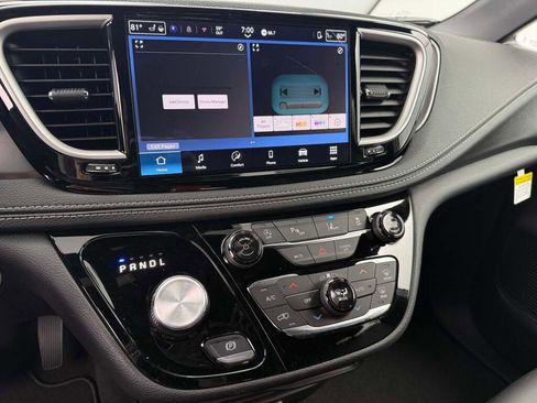 New 2026 Chrysler Pacifica Select image 31