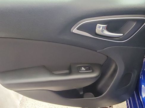 Used 2015 Chrysler 200 Limited w/ Convenience Group image 17