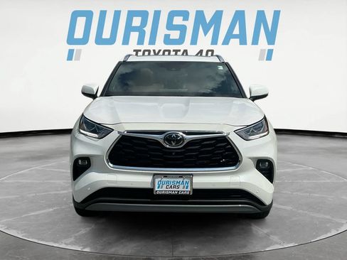 Used 2025 Toyota Highlander Platinum AWD/4WD image 2