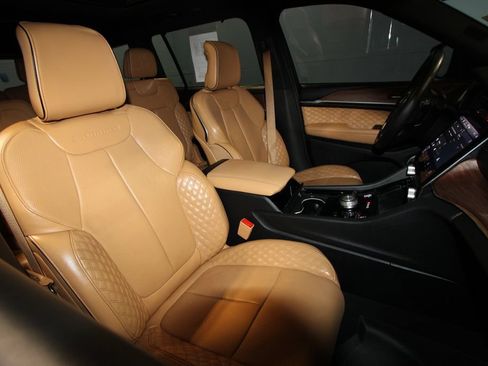Used 2023 Jeep Grand Cherokee L Summit w/ Advanced Protech Group IV AWD/4WD image 26