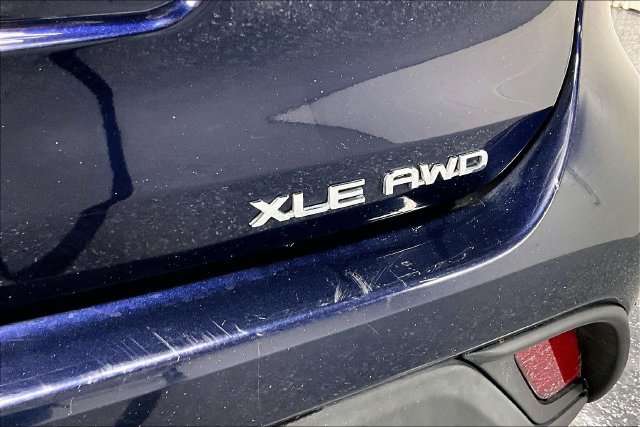 Used 2021 Toyota Highlander XLE AWD/4WD image 24