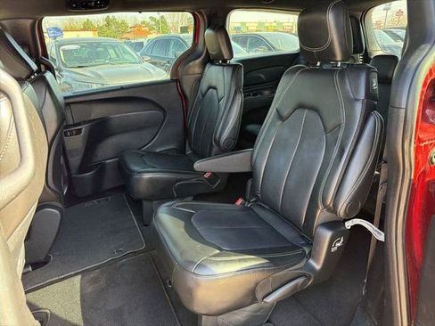 Used 2025 Chrysler Pacifica Select FWD image 15