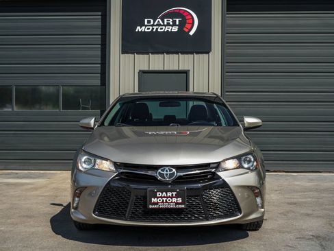 Used 2017 Toyota Camry SE FWD image 2