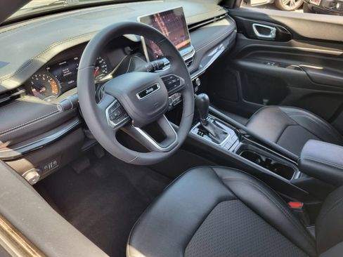 Used 2022 Jeep Compass Latitude FWD image 3