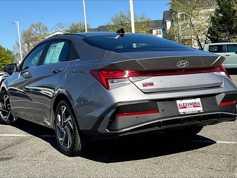 Used 2024 Hyundai Elantra Limited FWD image 10