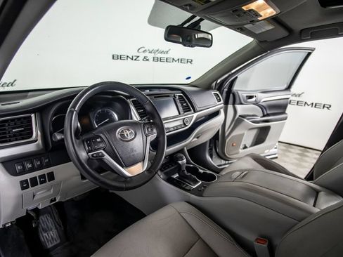 Used 2015 Toyota Highlander Limited w/ Driver Technology Package AWD/4WD image 27