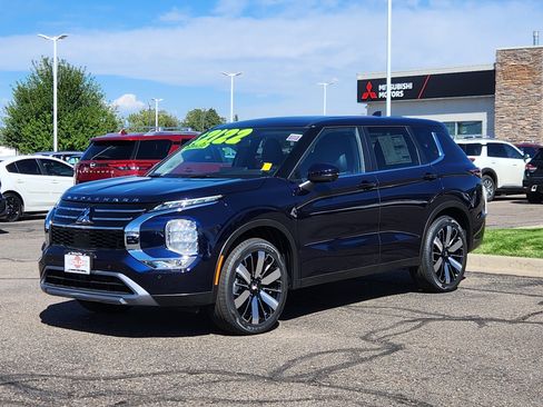 New 2025 Mitsubishi Outlander SE image 1