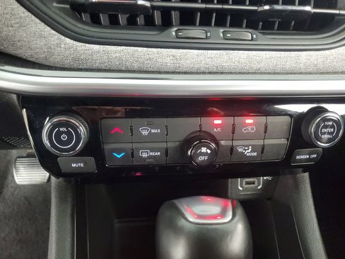 Used 2025 Jeep Compass Latitude AWD/4WD image 20