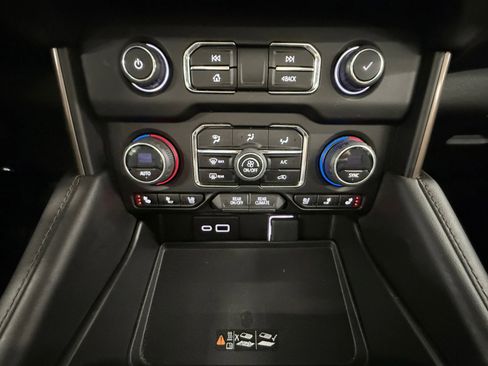 Used 2023 Chevrolet Tahoe High Country image 24