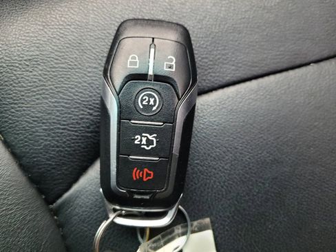 Used 2016 Ford Explorer XLT w/ Equipment Group 202A AWD/4WD image 32