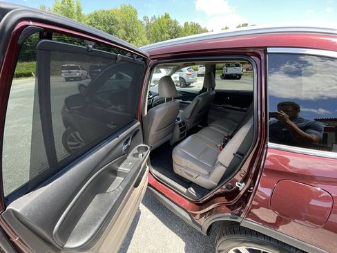 Used 2018 Honda Pilot Touring image 10