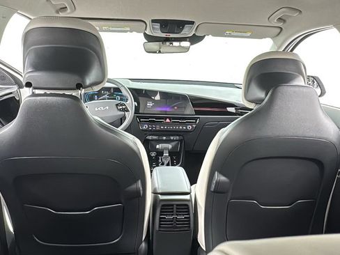 New 2025 Kia Niro EX image 17