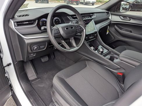 New 2025 Jeep Grand Cherokee L Laredo w/ Luxury Tech Group I image 11