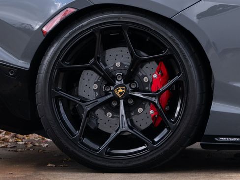 Used 2024 Lamborghini Revuelto image 34