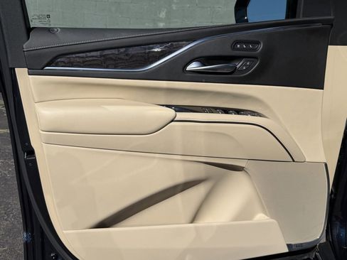 Used 2021 Cadillac Escalade Premium Luxury image 9